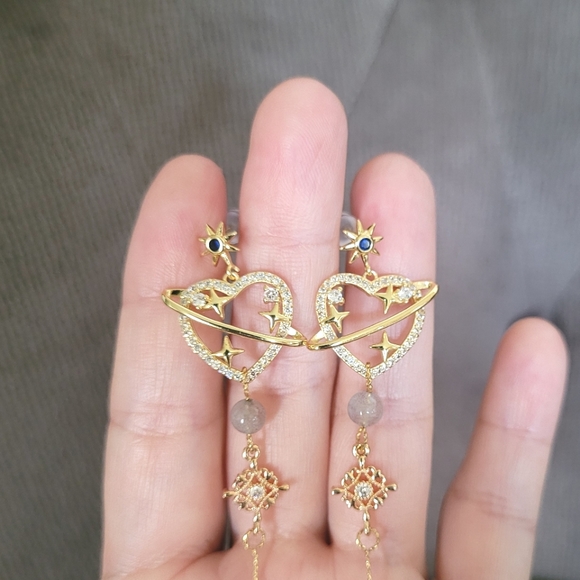 La Meno Saturn🪐 Heart❤ Cascading Earrings - Picture 10 of 16